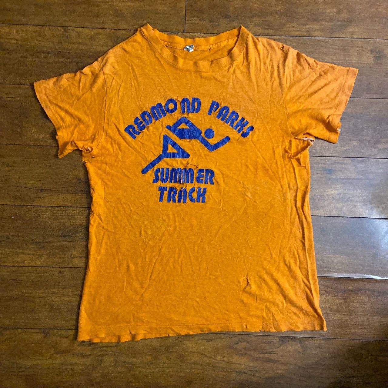 Vintage Vintage 70s Paper Thin Single Stitch Hanes Thrashed T-shirt Size US M / EU 48-50 / 2 - 1 Thumbnail