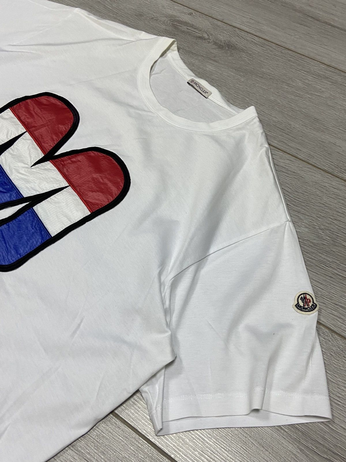 Moncler Moncler France 🇫🇷 big M nylon logo t-shirt Size US XL / EU 56 / 4 - 2 Thumbnail