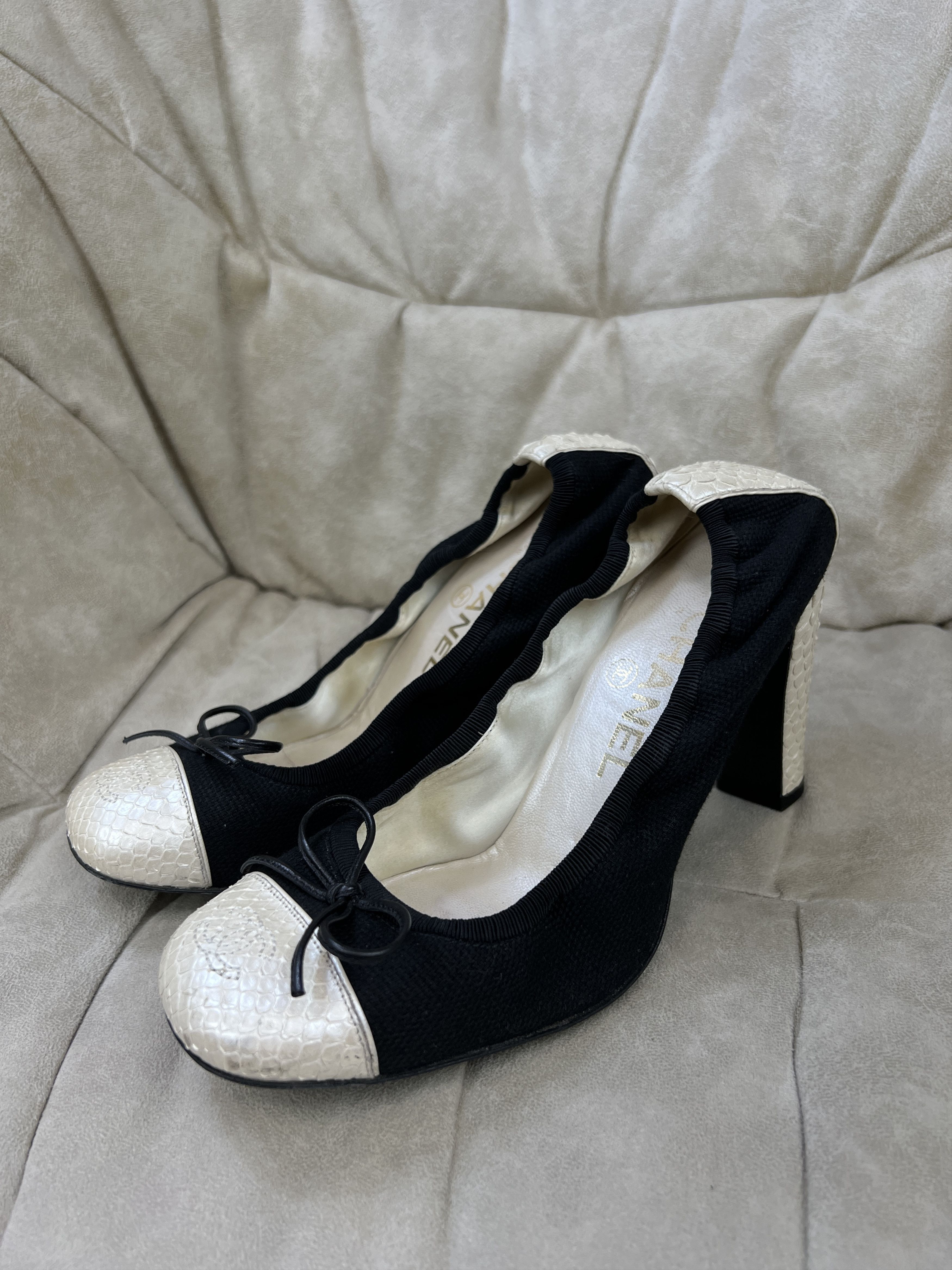 Chanel Chanel CC Logo Heels Balets Snake Skin Size US 7 / IT 37 - 1 Thumbnail