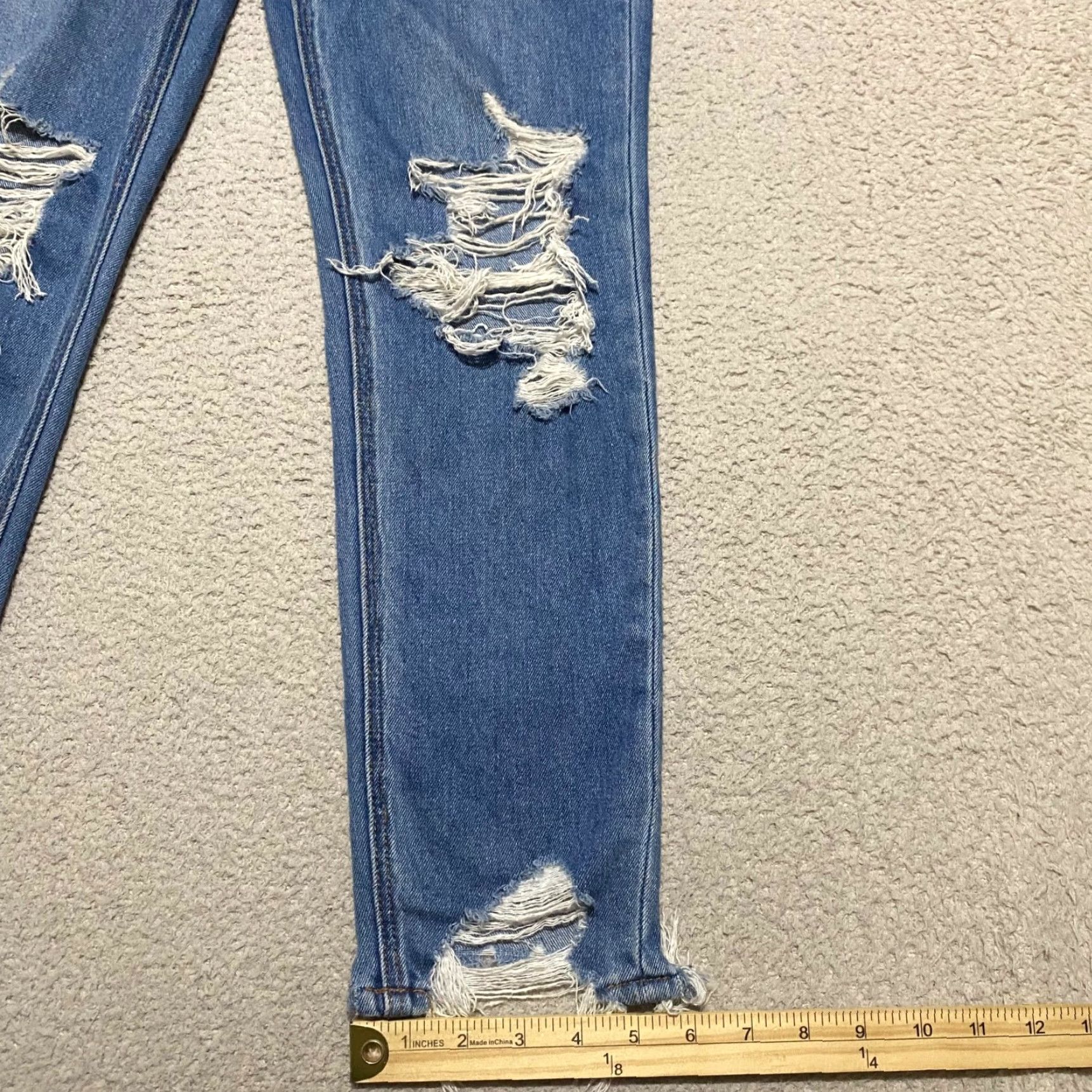 American Eagle Outfitters VINTAGE American Eagle Outfitters Mom Jeans Womens 00 Blue Denim Medium Wash Distressed Raw Hem 5-Pocket Design Womens Jeans Size 24" / US 00 / IT 34 - 5 Thumbnail