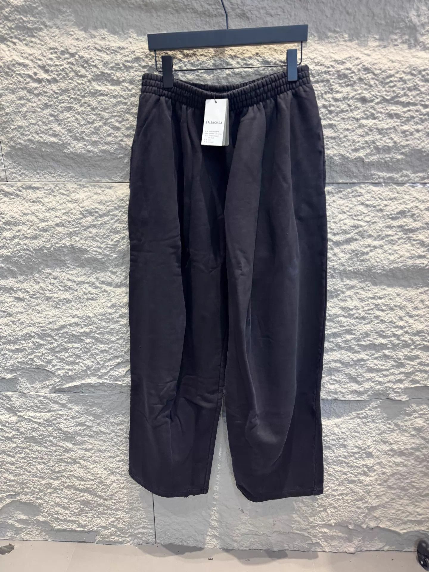 Balenciaga Balenciaga 24SS Baggy Distressed Black Sweatpants S Size 26" / US 2 / IT 38 - 1 Thumbnail