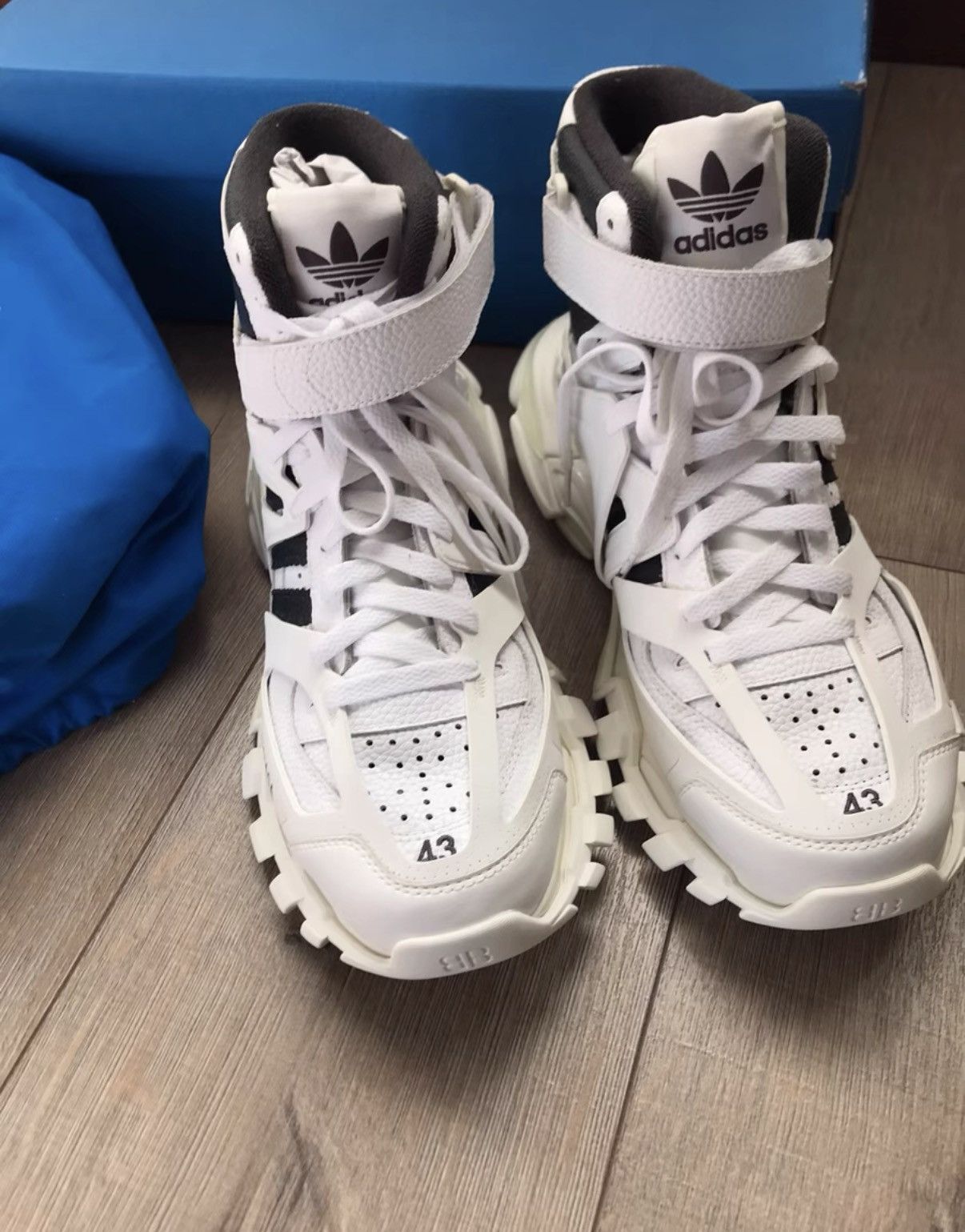 Balenciaga Balenciaga Sneakers — A brand new size 43 Size US 9.5 / EU 42-43 - 1 Thumbnail