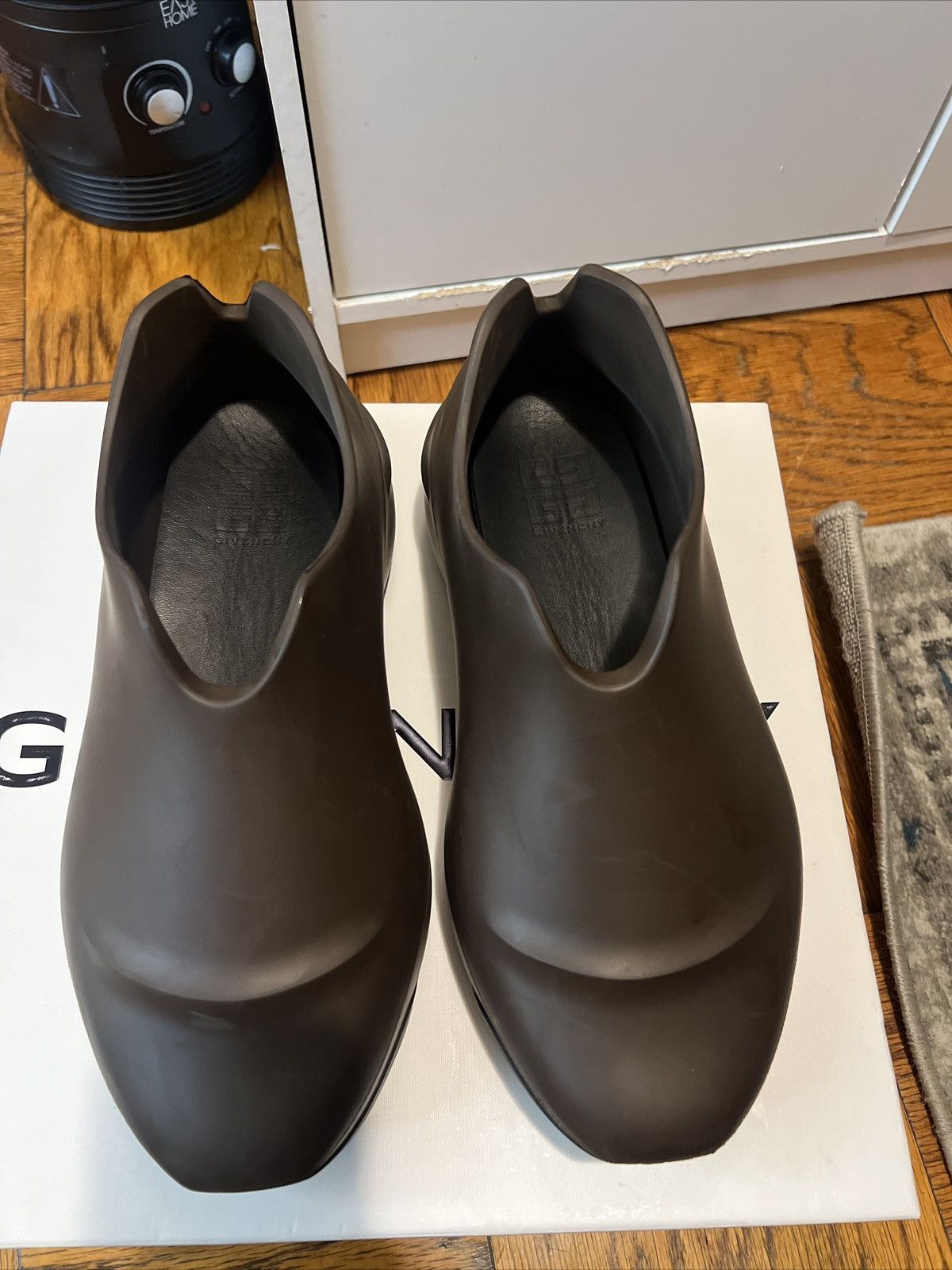 GIVENCHY MONUMENTAL MALLOW DARK BROWN MATTE RUBBER SNEAKER