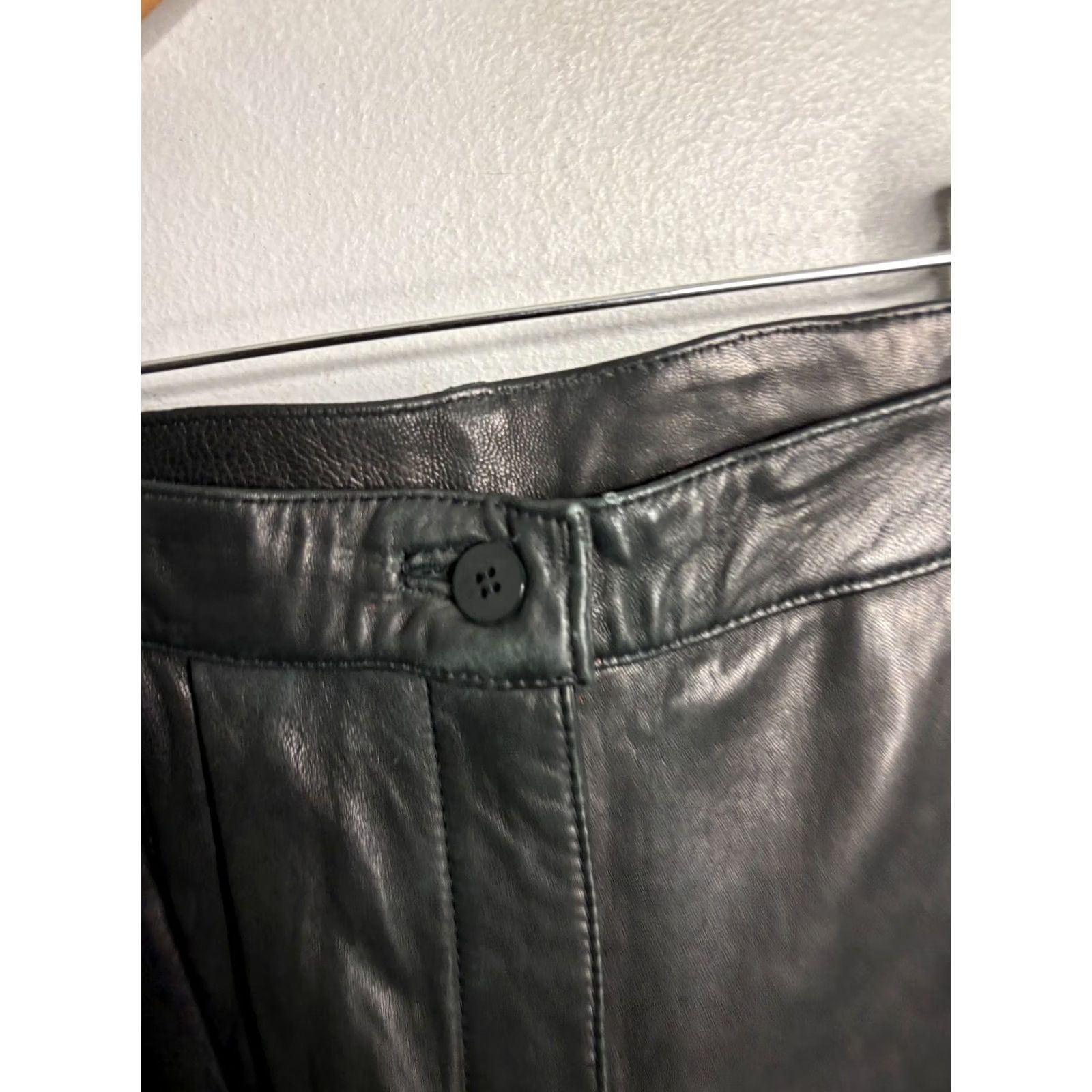 Saks Fifth Avenue VINTAGE Saks Fifth Avenue Folio Collection Pants High Rise Pleated Black Leather Women Size 8 Size 30" / US 8 / IT 44 - 2 Thumbnail