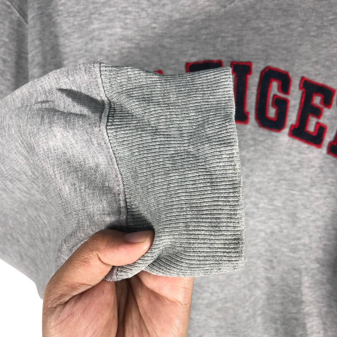 Tommy Hilfiger Vintage Tommy Hilfiger Sweatshirt Size US M / EU 48-50 / 2 - 7 Thumbnail