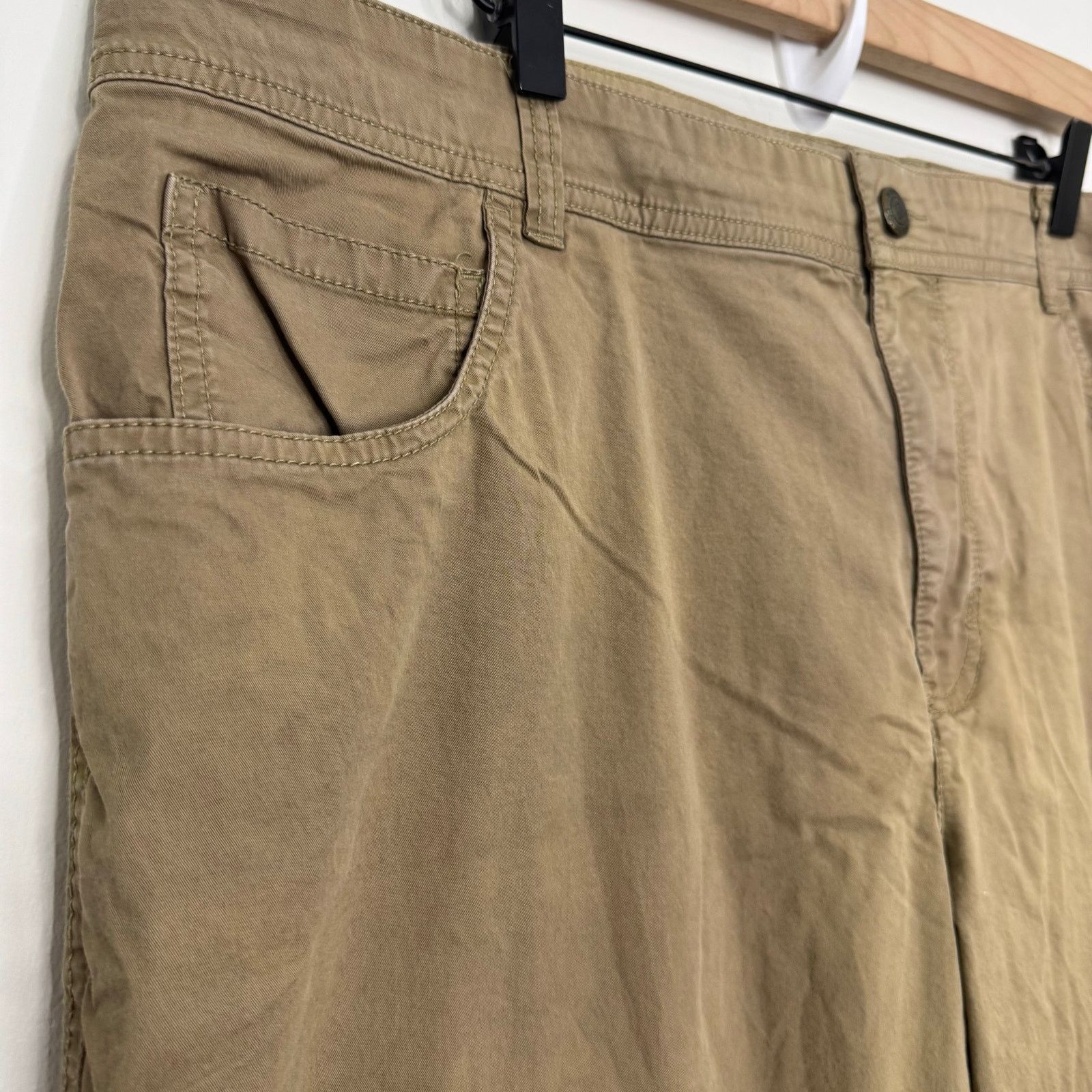 Columbia Columbia Tan Khaki Pants Regular Fit Size 40/30 Size US 40 / EU 56 - 2 Thumbnail