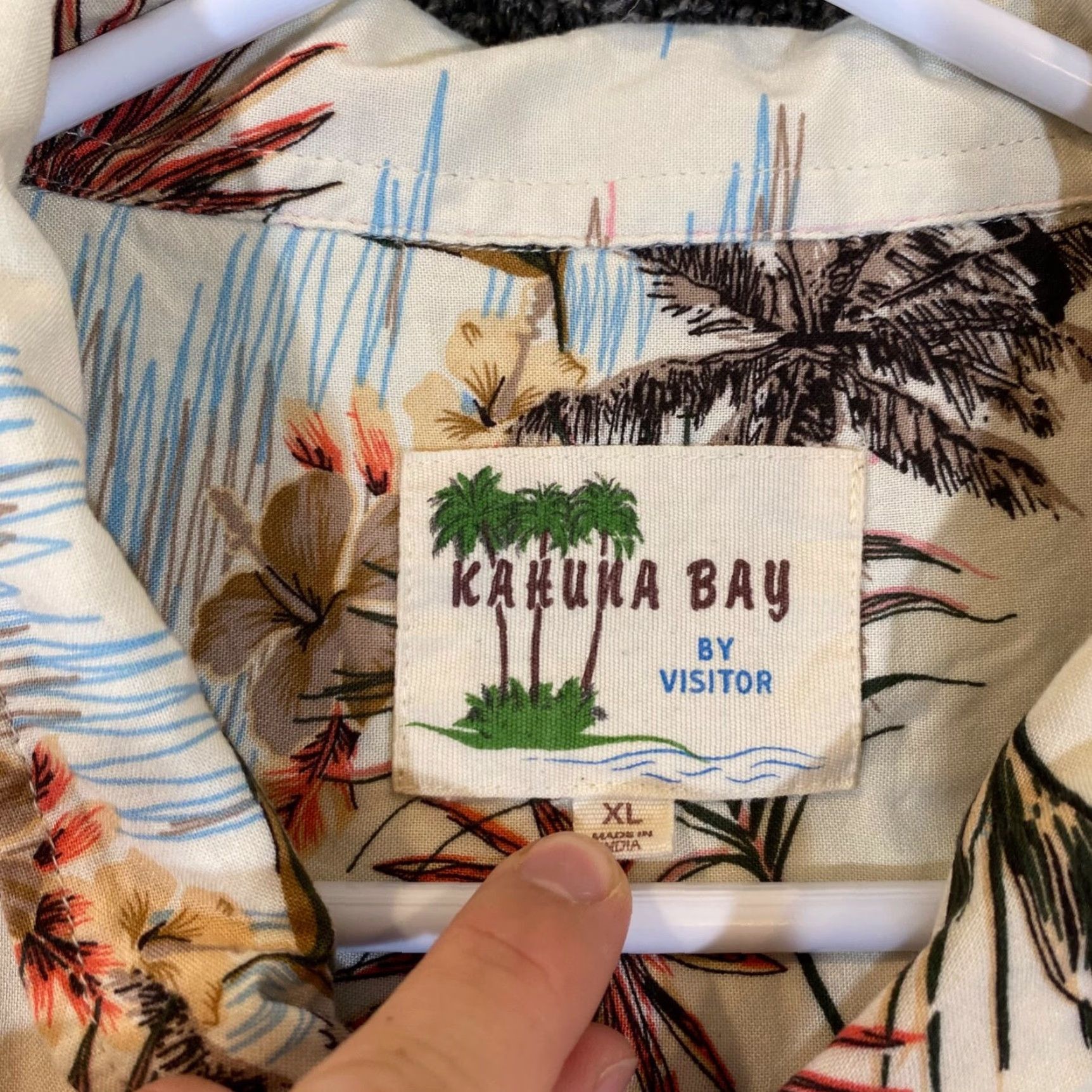 Vintage Kahuna Bay Shirt Men XL Ivory White Floral Hawaiian Button Up Top S/S by Visitor Size US XL / EU 56 / 4 - 2 Thumbnail