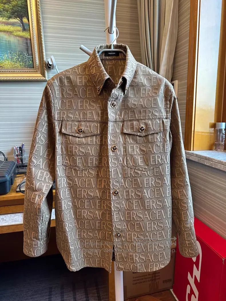 Versace Versace Letter-printed shirt jacket Size US S / EU 44-46 / 1 - 1 Thumbnail