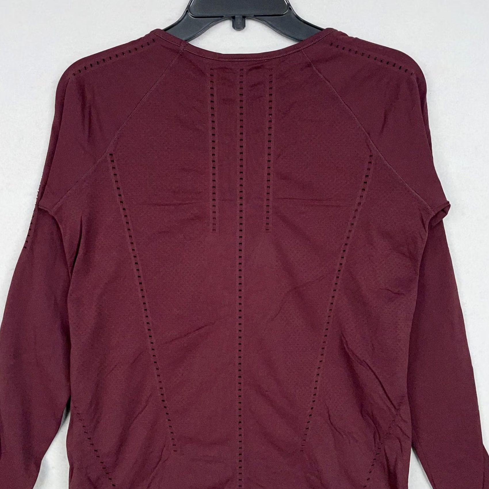 Athleta Athleta Shirt Womens Medium Burgundy Seamless Long Sleeve Perforated Athletic Gym Size M / US 6-8 / IT 42-44 - 6 Thumbnail