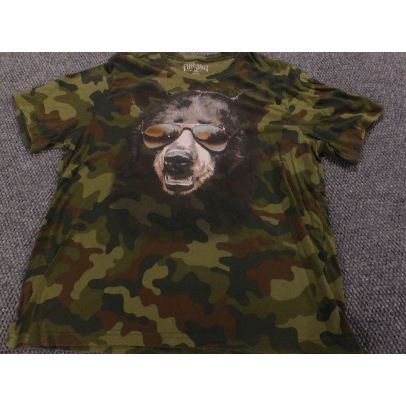 Vintage Fifth sun Mens Shirt XL green Camouflage Bear Graphic T-Shirt Crew Neck Short Sleeve Logo Animals Vintage No (adjusted to fit rules) Size US XL / EU 56 / 4 - 2 Thumbnail