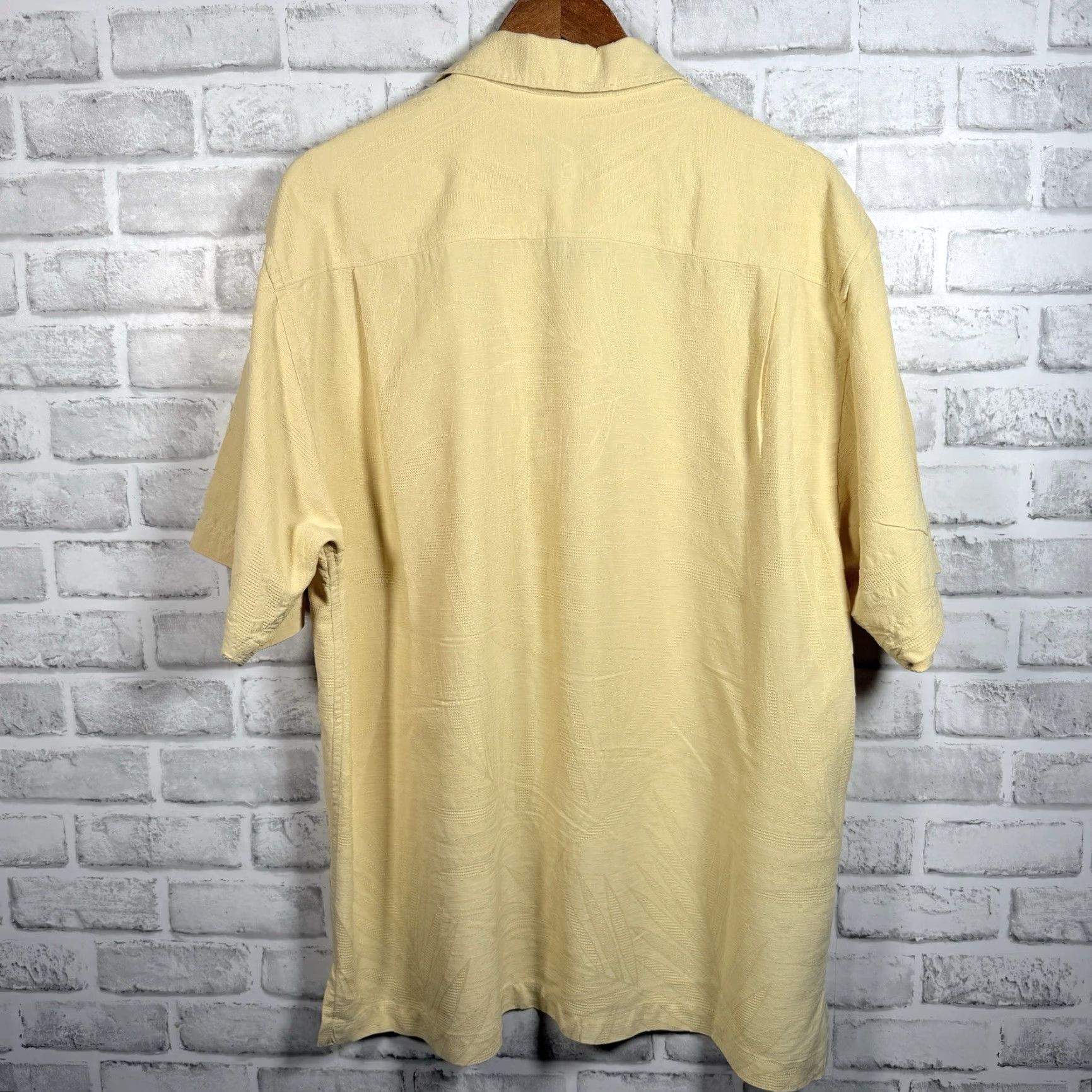 Tommy Bahama VINTAGE Tommy Bahama Leaf Print Silk Hawaiian Shirt Mens L Short Sleeve Yellow 100% Silk Button-Up Regular Size Men Size US L / EU 52-54 / 3 - 5 Thumbnail