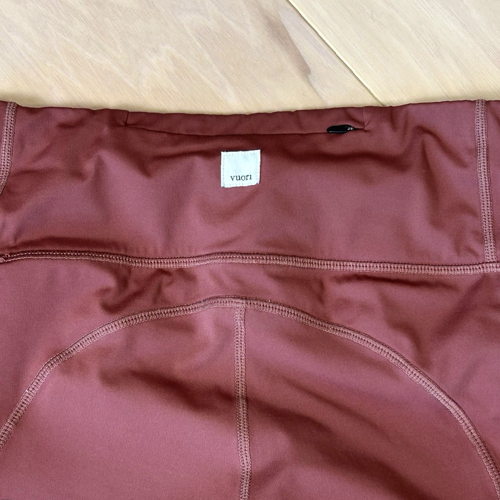 Vuori Vuori Stride Legging Women's Small Leggings Regular Maroon Solid Logo 26 Inseam Athletic Womens XS-? Size 28" / US 6 / IT 42 - 4 Thumbnail