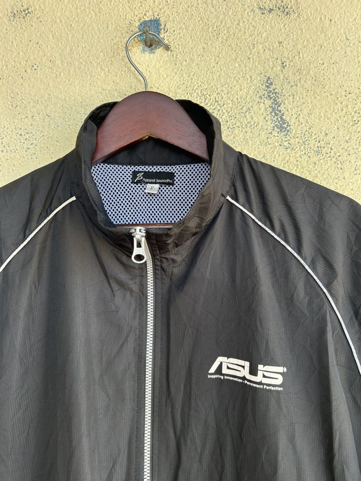 Other ASUS ROG REPUBLIC OF GAMERS SINGLE LAYER WINDBREAKER Size US M / EU 48-50 / 2 - 7 Thumbnail