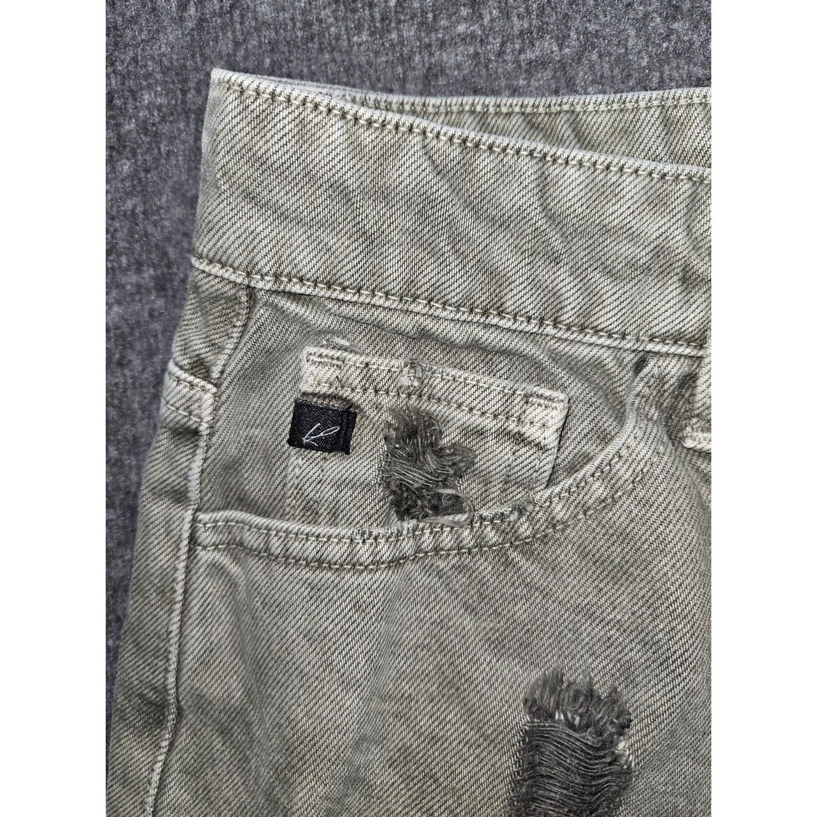 Vintage KanCan Denim Shorts Womens Medium Green Distressed Frayed Hem Cut-Off High Rise 90s Grunge Casual Womens Medium Green Denim Shorts KanCan Size 32" / US 10 / IT 46 - 7 Thumbnail