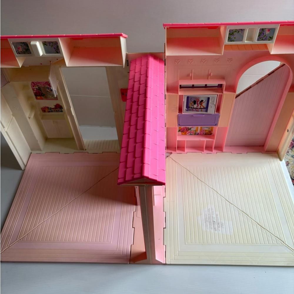 Designer Vintage 1996 Mattel Barbie Folding Portable House Size ONE SIZE - 2 Thumbnail