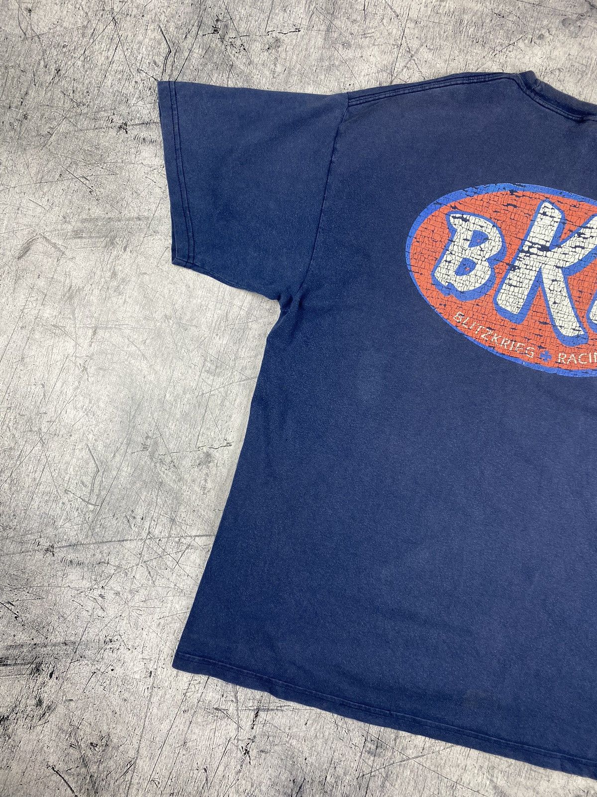 Vintage Mens Vintage Blitzkrieg Racing T Shirt Size XL Size US XL / EU 56 / 4 - 3 Thumbnail