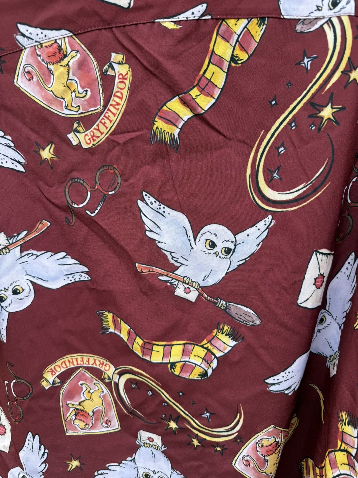 Other Harry Potter Womens Scrub Top Gryffindor Hedwig Owl Merlot Size S / US 4 / IT 40 - 7 Thumbnail