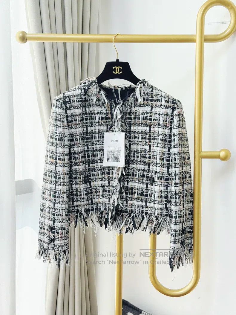 Chanel Chanel 22C black and white plaid tassel long-sleeved jacke Size XS / US 0-2 / IT 36-38 - 1 Thumbnail