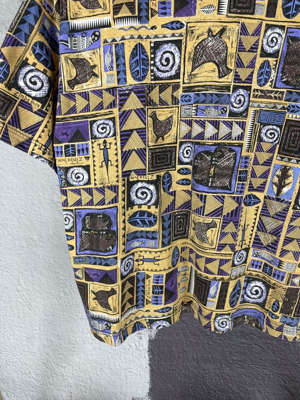 Vintage Earth vintage handmade in Zimbabwe Rhino allover print tee Size US L / EU 52-54 / 3 - 4 Thumbnail