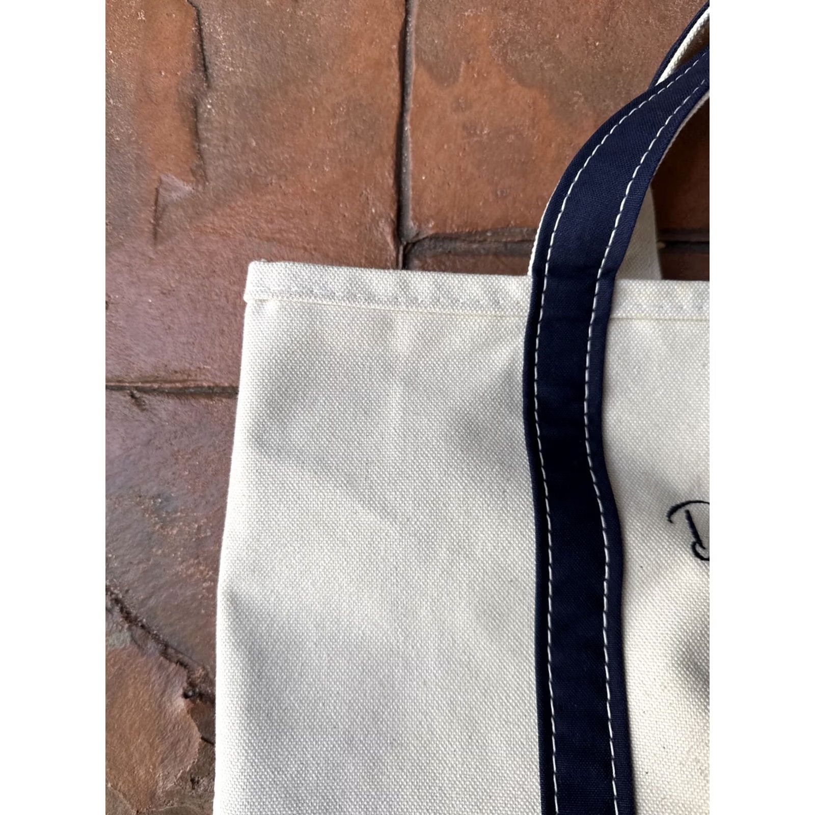 Vintage VINTAGE LL Bean Boat & Tote Canvas Bag 18x12 White/blue 90s Tote Unisex Adults Medium 18x12 Navy Blue Bag Width: 18 in Handled Cotton Mens/Womens Size ONE SIZE - 4 Thumbnail