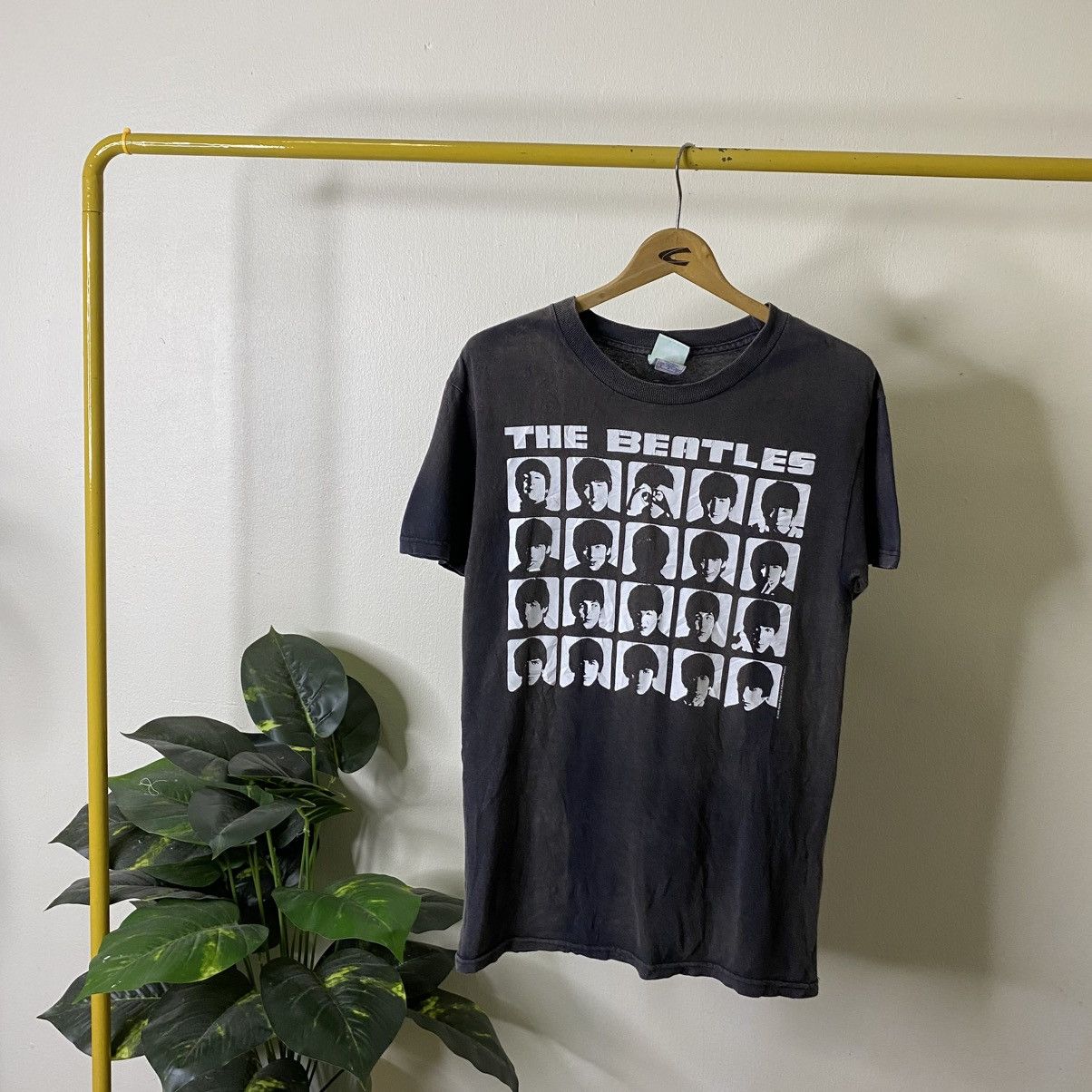 Band Tees × Vintage Revolver 1991 tshirt The Beatles | Grailed