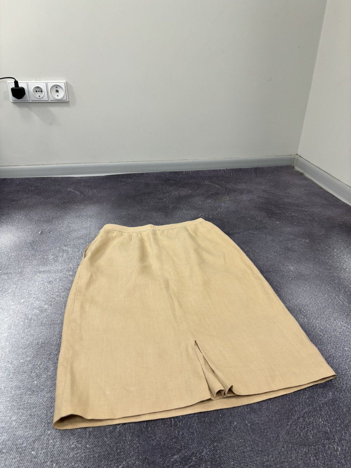 Valentino Vintage Valentino Beige/Yellow Italian Luxury Linen Skirt Size 32" / US 10 / IT 46 - 14 Thumbnail