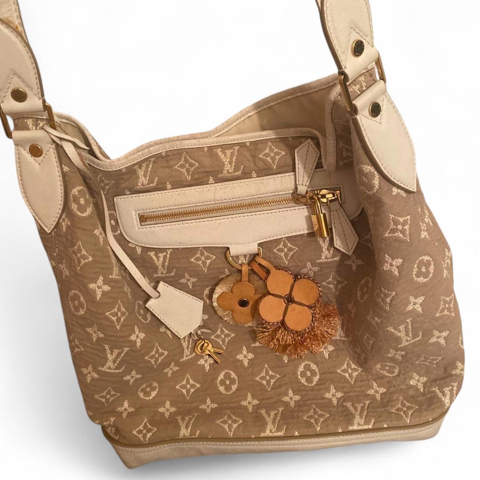Louis Vuitton Louis Vuitton - Beige Monogram Canvas Hobo Bag with Leather Size ONE SIZE - 2 Thumbnail