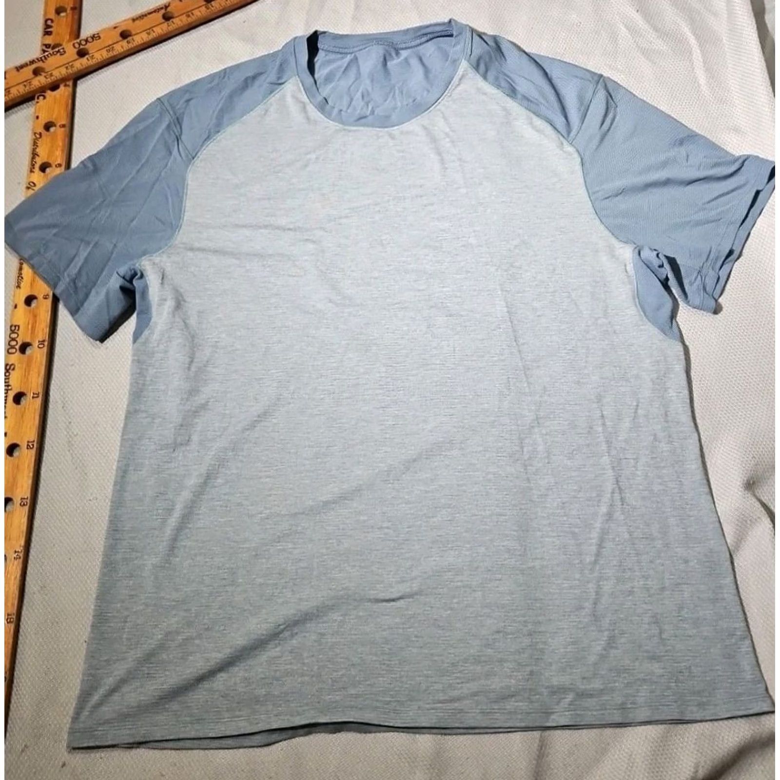 Lululemon Lululemon Shirt Mens XL Blue Colorblock Athletic Casual Stretch Workout Tee Size US XL / EU 56 / 4 - 2 Thumbnail