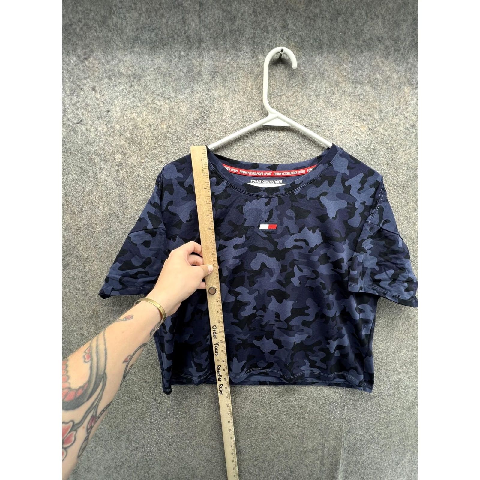 Tommy Hilfiger Tommy Hilfiger Sport Shirt Womens Large Blue Camo Logo Crew Neck Cropped Top Size L / US 10 / IT 46 - 3 Thumbnail