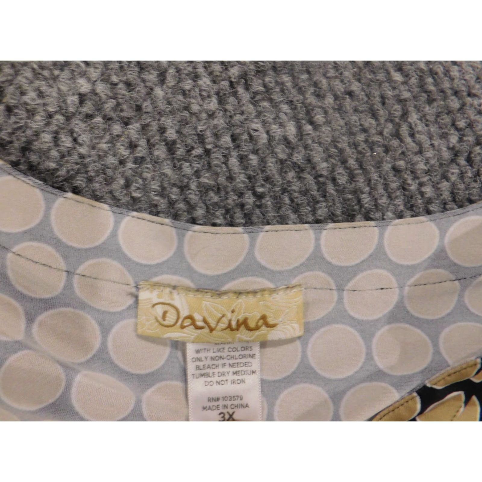 Vintage Davina 3X Plus Beige Blouse Womens Crew Neck Long Sleeve Pullover Stretch Casual Polyester Rayon Button? Size XXL / US 16-18 / IT 52-54 - 5 Thumbnail