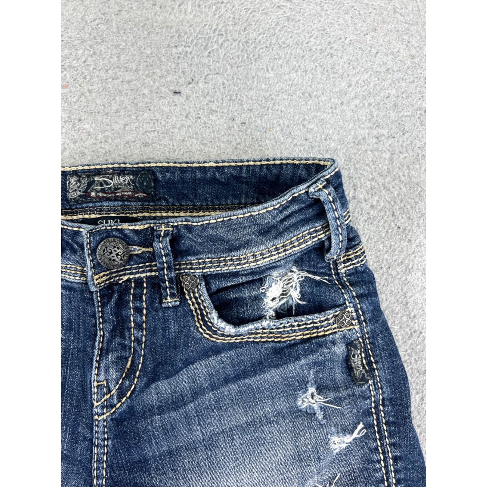 Silver Jeans Co. VINTAGE is not applicable; Silver Jeans Short Woman Blue Denim Cut-Off 25x5 5-Pocket Button Closure Mid Rise Distressed stretch Size 42" / US 20 - 5 Thumbnail