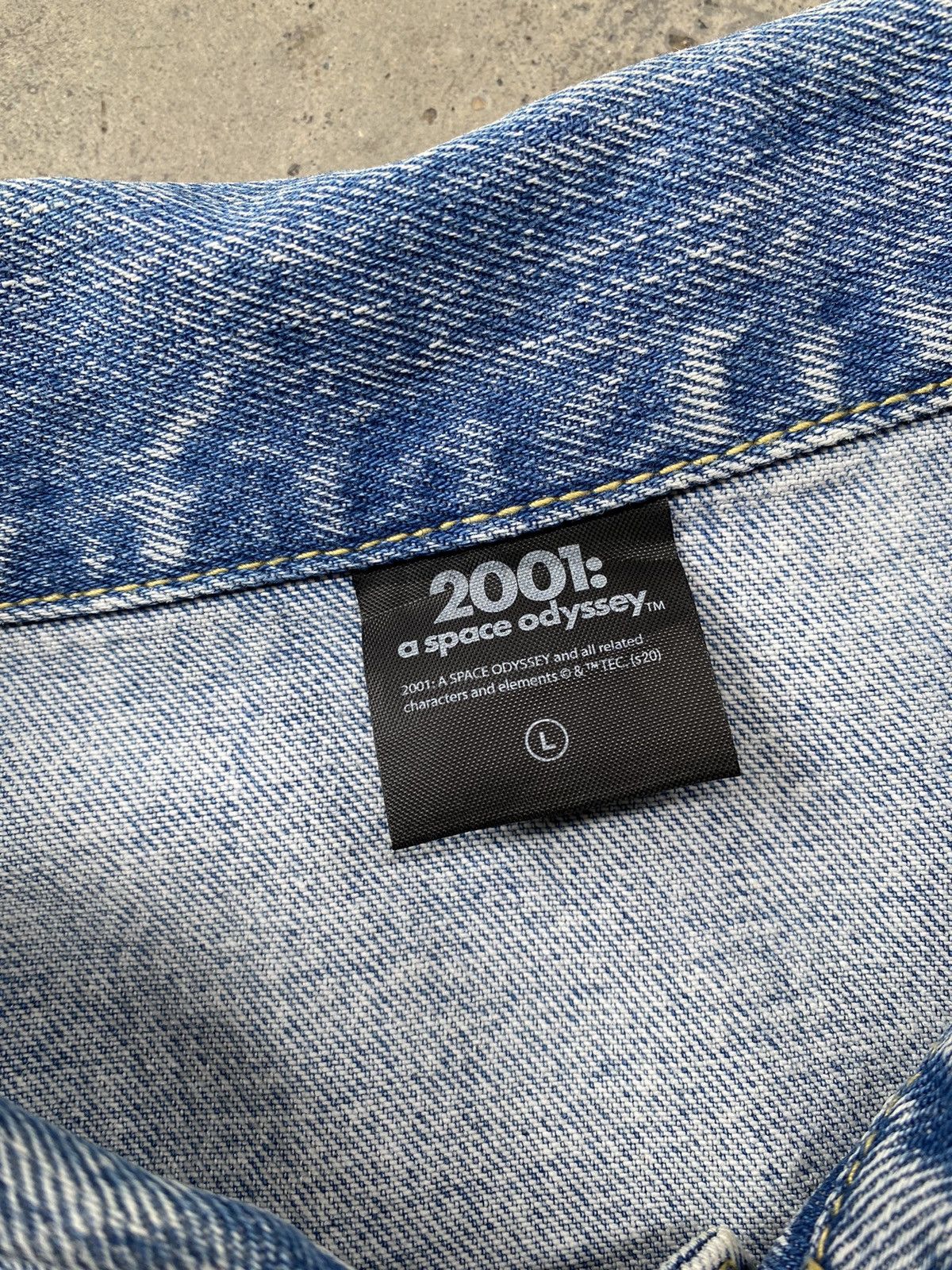 Vintage Vintage 2001 A Space Odyssey Movie Faded Denim Jacket Size US L / EU 52-54 / 3 - 6 Thumbnail