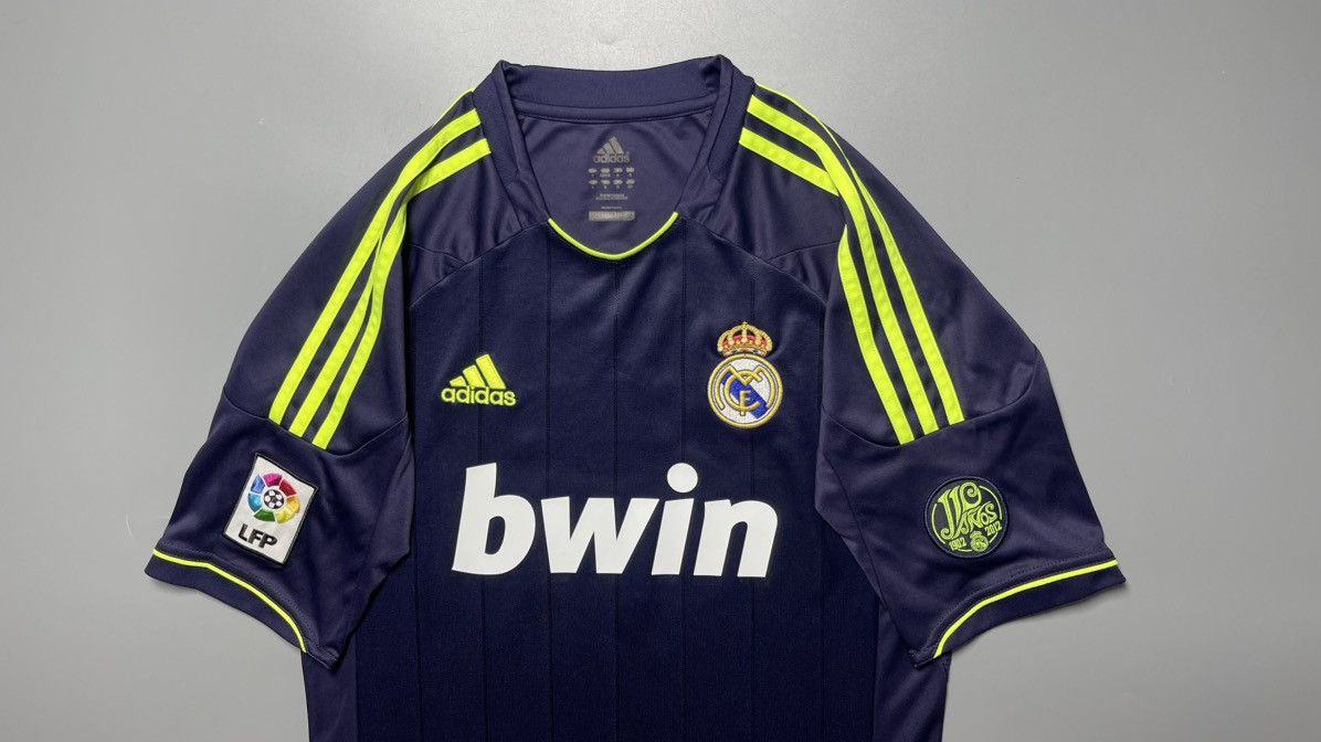 Adidas REAL MADRID 2012/2013 FOOTBALL AWAY JERSEY #7 RONALDO Size US S / EU 44-46 / 1 - 3 Thumbnail