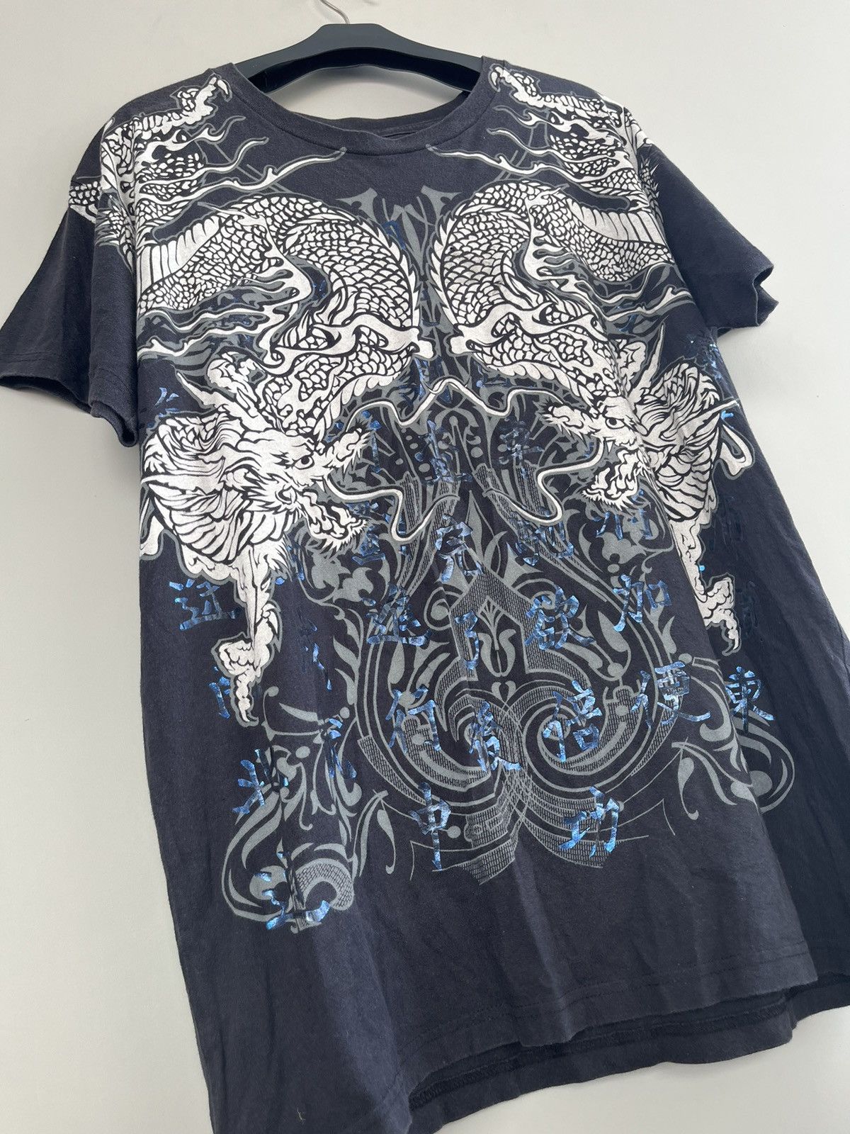 If Six Was Nine × Japanese Brand × Le Grande Bleu (L.G.B.) JAPANESE 88 TEES DRAGON TRIBAL KANJI AOP T-SHIRT Size US M / EU 48-50 / 2 - 4 Thumbnail