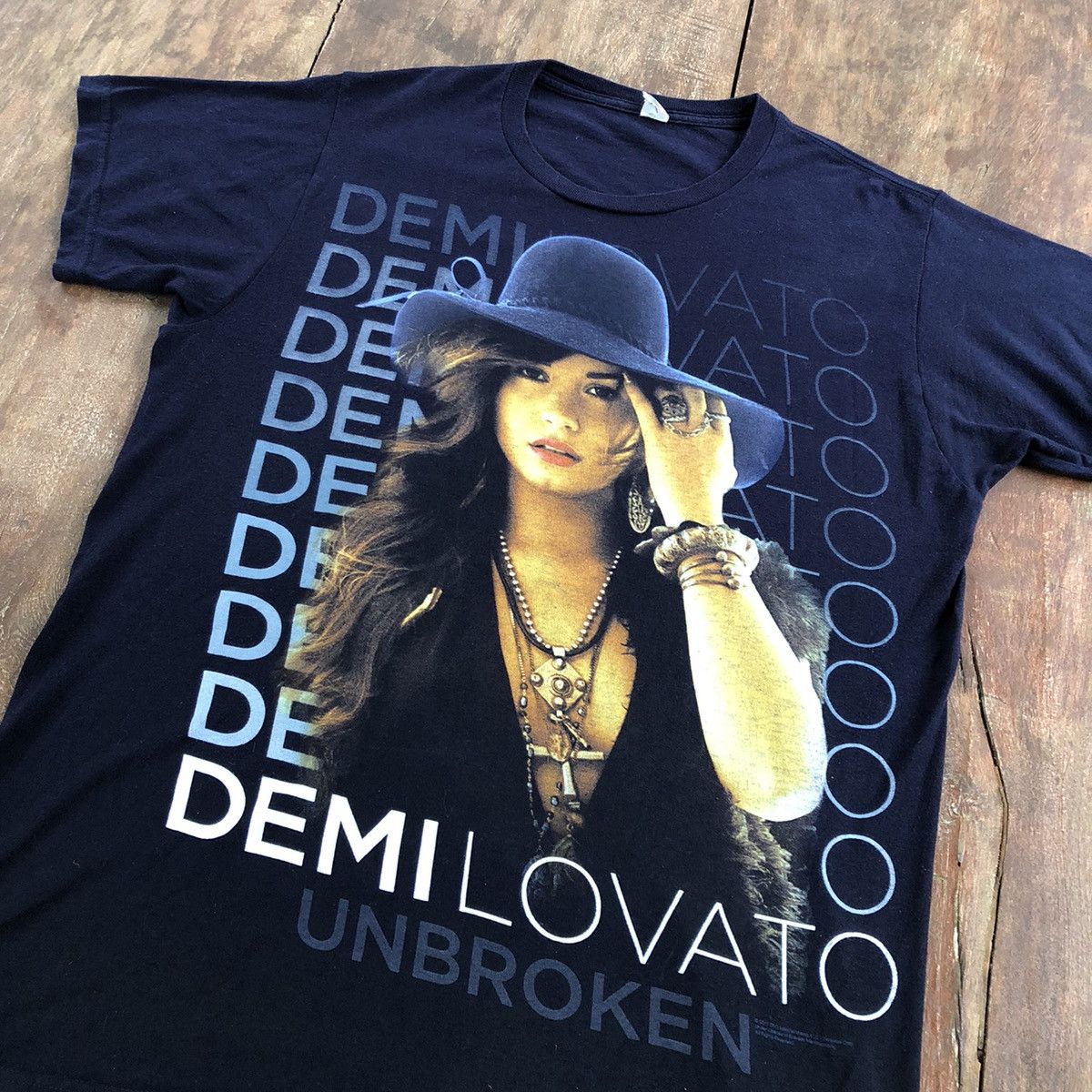 Band Tees Vintage 2012 Demi Lovato Tour T Shirt Size US M / EU 48-50 / 2 - 1 Thumbnail