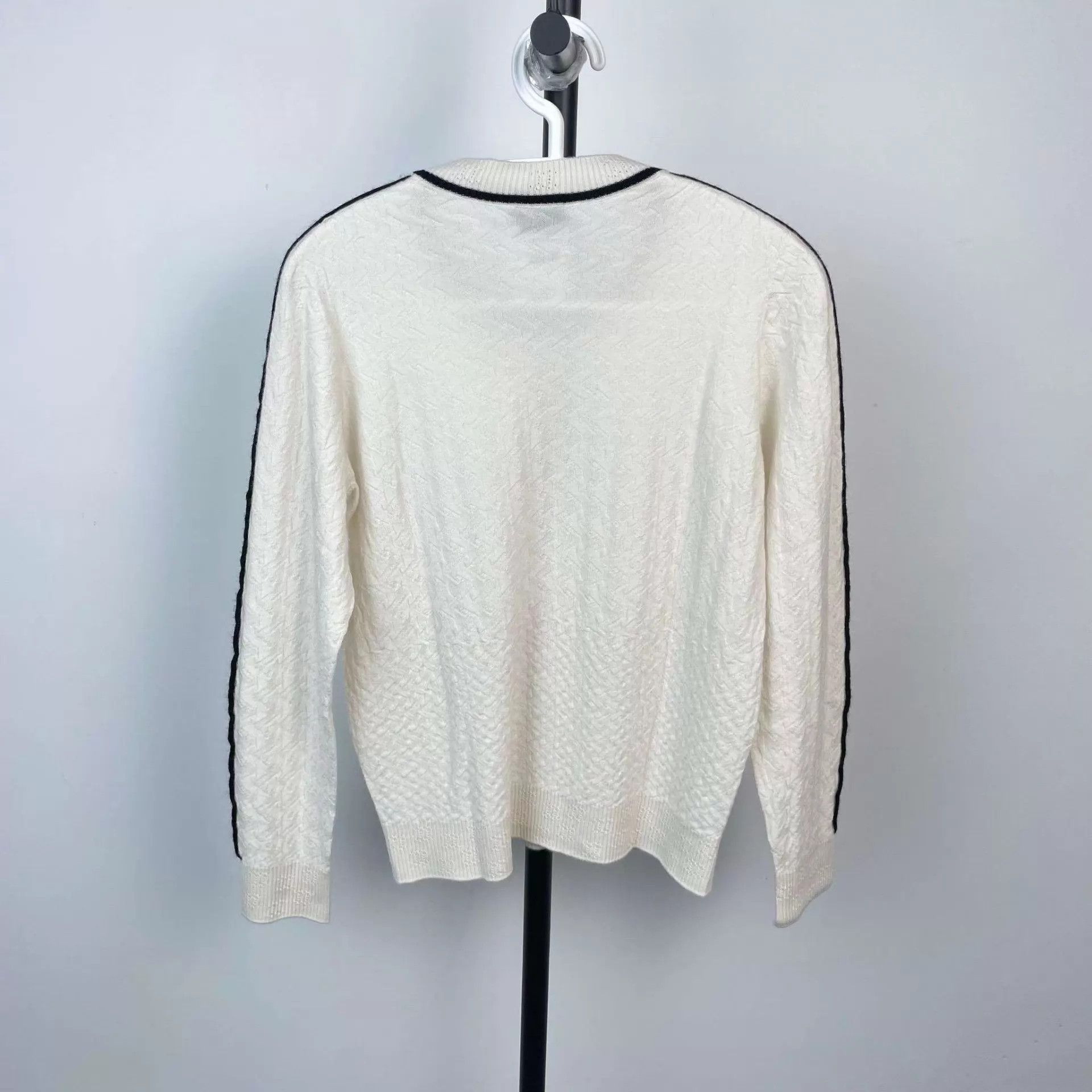 Chanel Chanel 23K crew neck intarsia logo cashmere sweater 40 Size M / US 6-8 / IT 42-44 - 2 Thumbnail