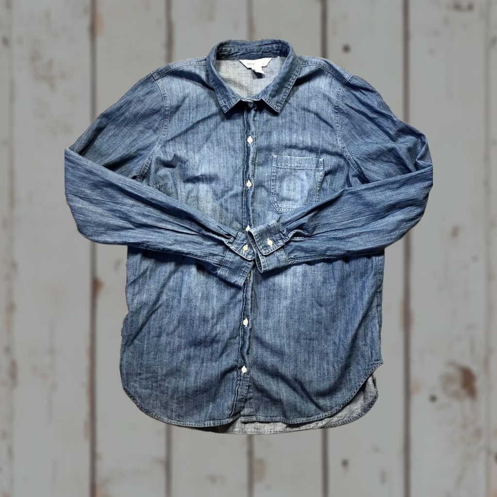 Old Navy VINTAGE Old Navy Shirt Mens LT Blue Denim Long Sleeve Button Down Classic Pocket Size US L / EU 52-54 / 3 - 1 Thumbnail