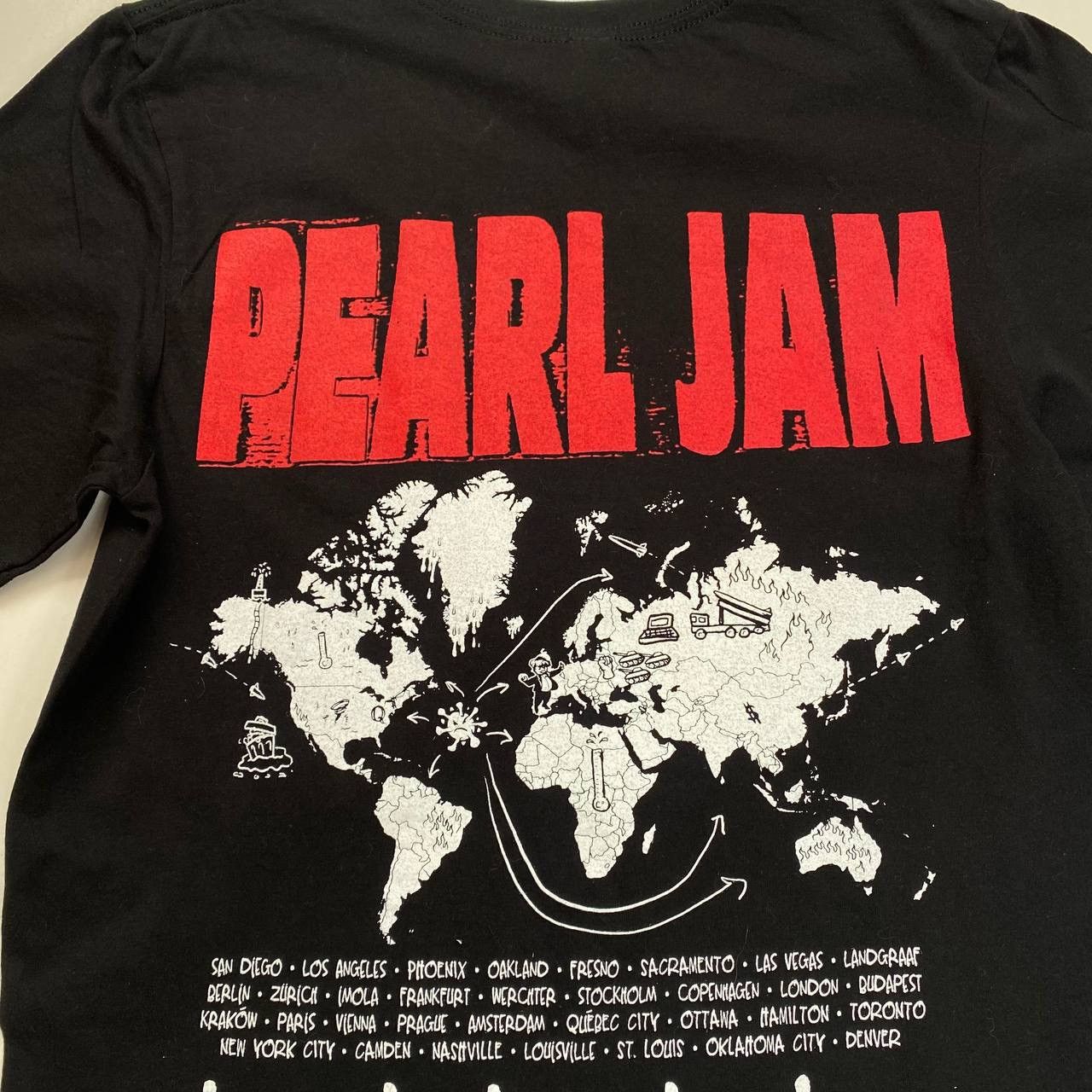 Band Tees Pearl Jam don’t give up T-shirt Size:S Size US S / EU 44-46 / 1 - 3 Thumbnail