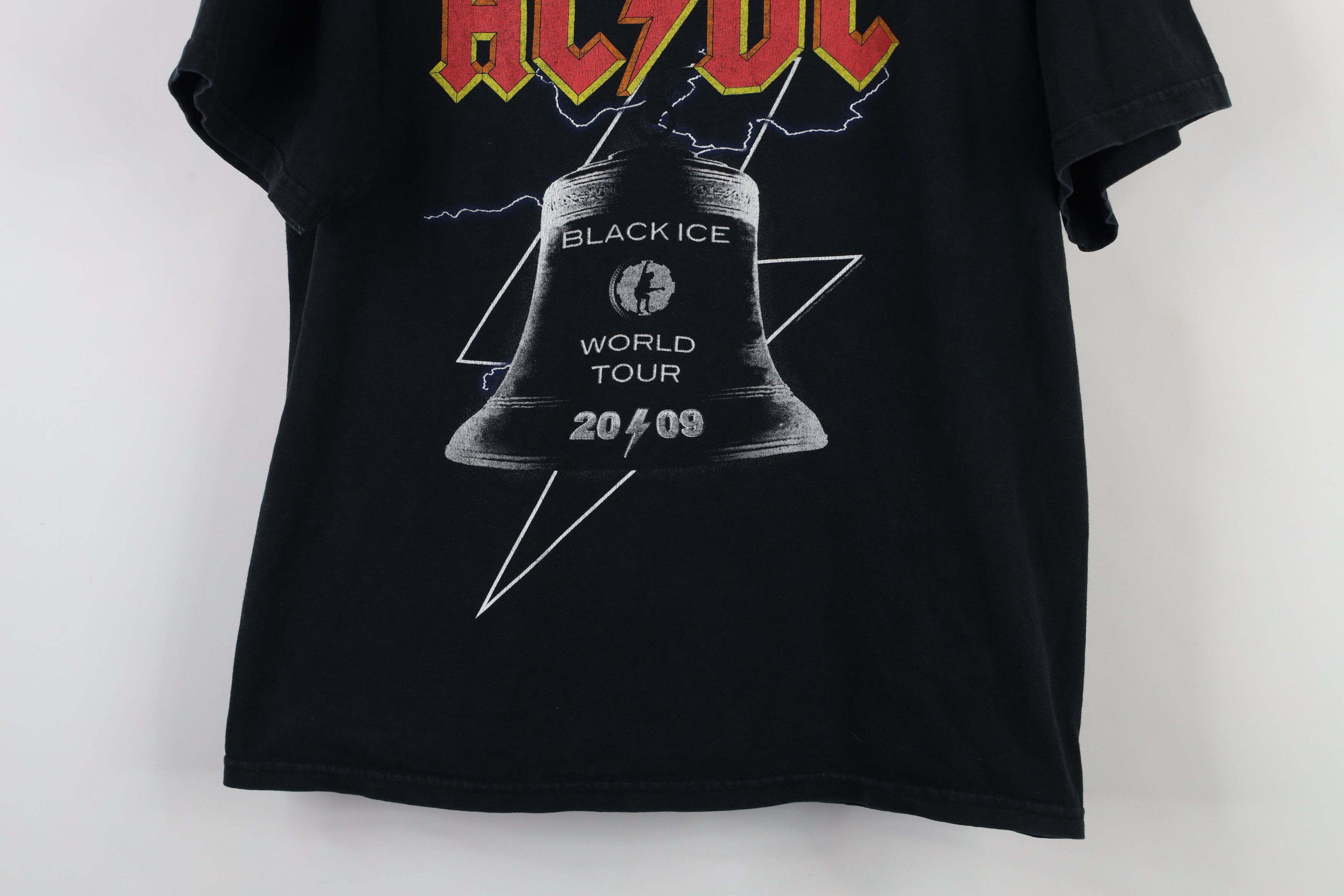 Vintage Vintage Y2K Black Ice World Tour ACDC Band T-Shirt Black Size US M / EU 48-50 / 2 - 3 Thumbnail