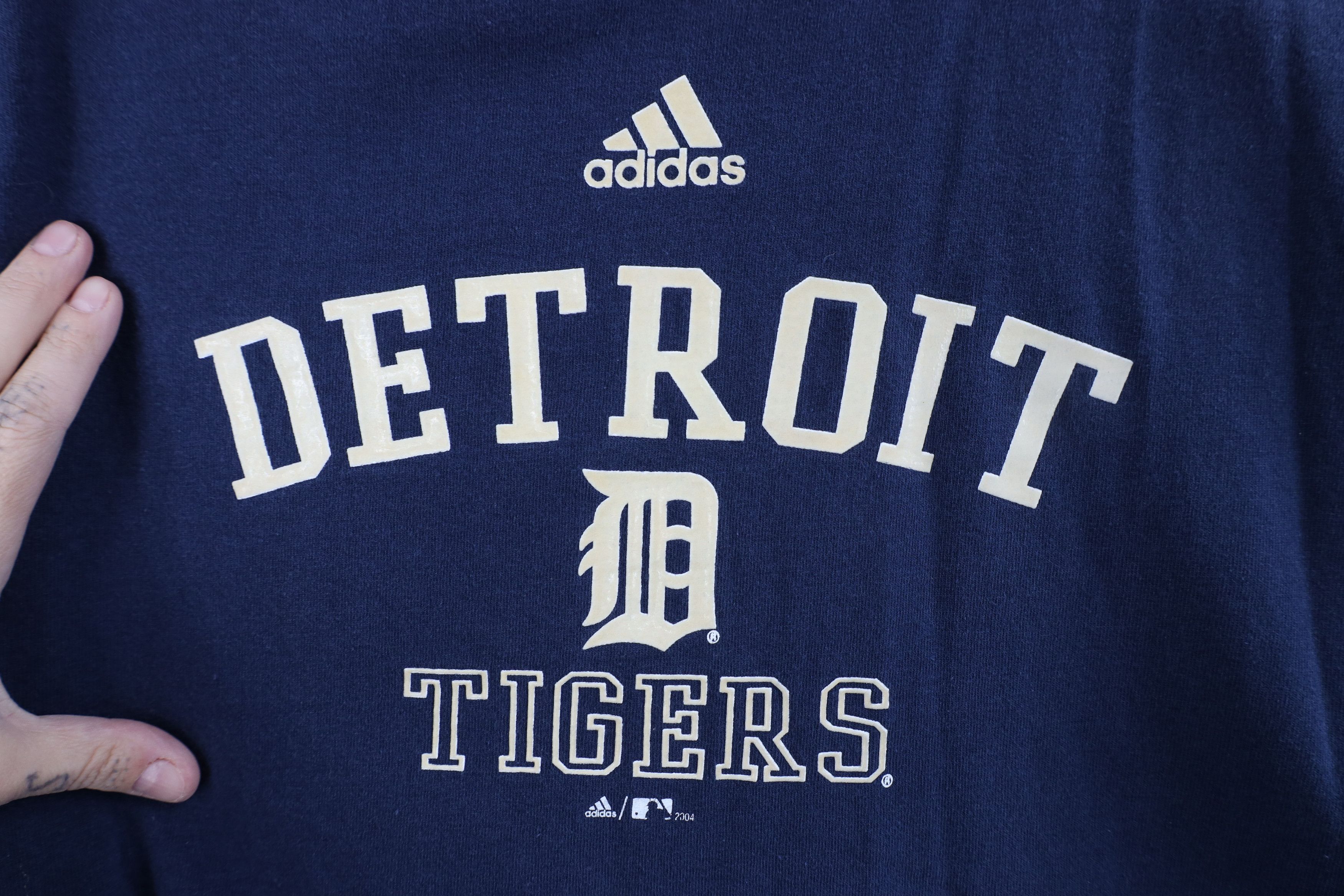 Adidas Vintage Y2K 2004 Adidas Tigers Baseball Short Sleeve T-Shirt Size US XL / EU 56 / 4 - 4 Thumbnail