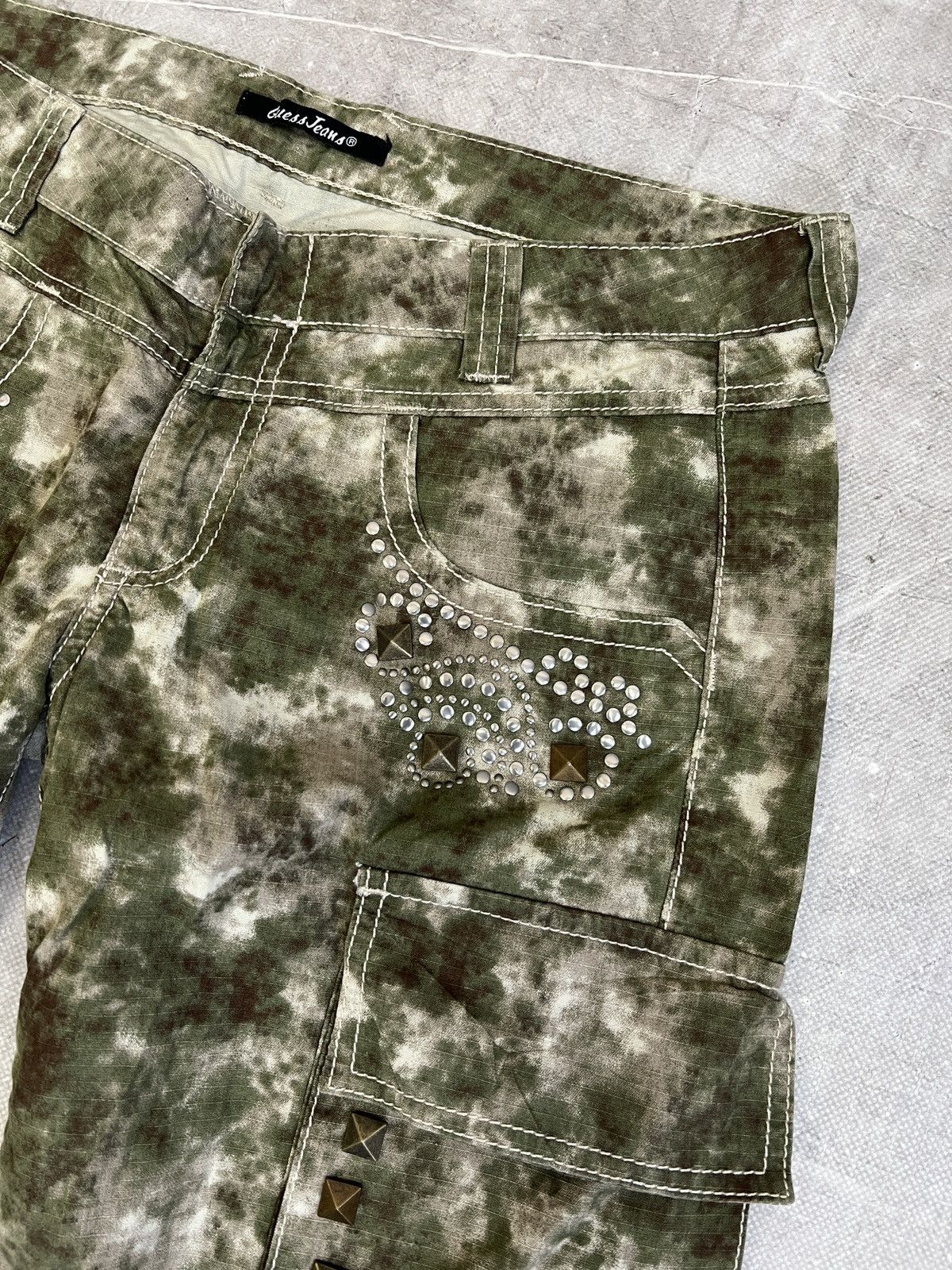Guess Vintage streetwear camo cargo shorts y2k style hype Size US 30 / EU 46 - 3 Thumbnail