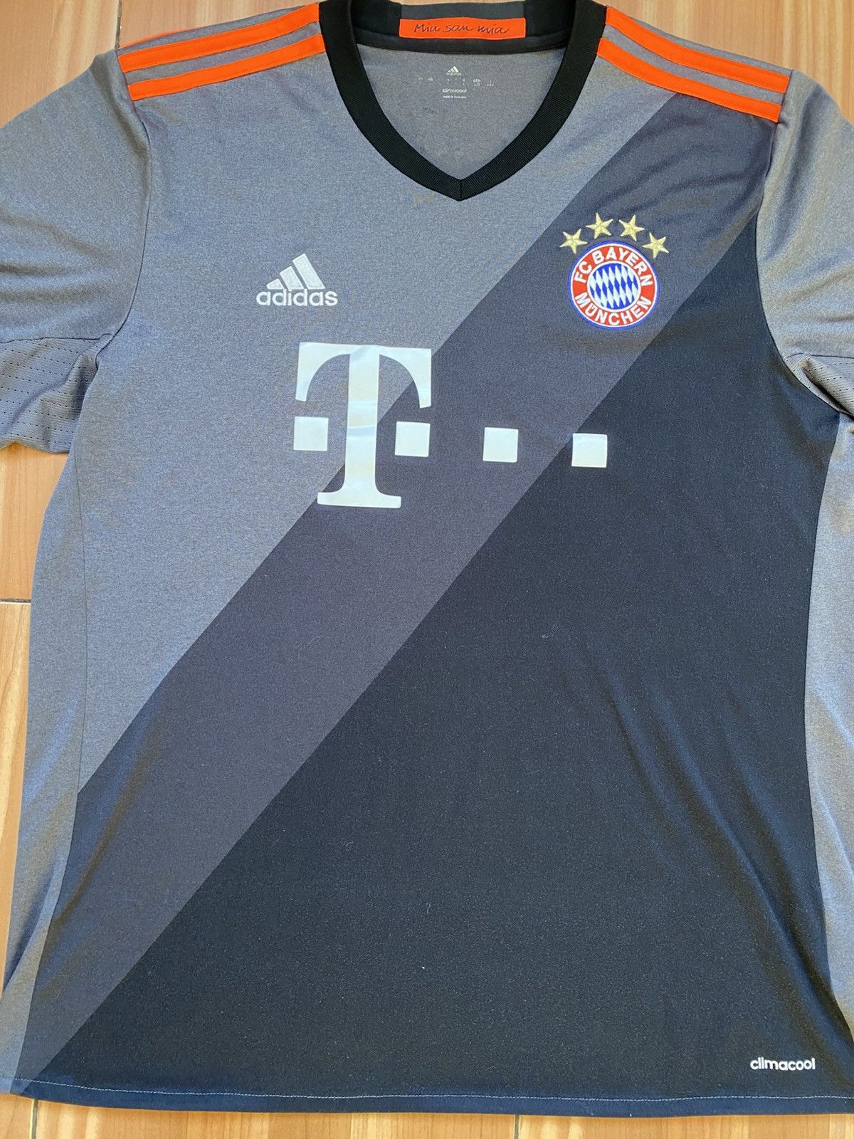 Vintage Adidas BAYERN MUNICH 2016 2017 Football Shirt Soccer Jersey Size US M / EU 48-50 / 2 - 3 Thumbnail