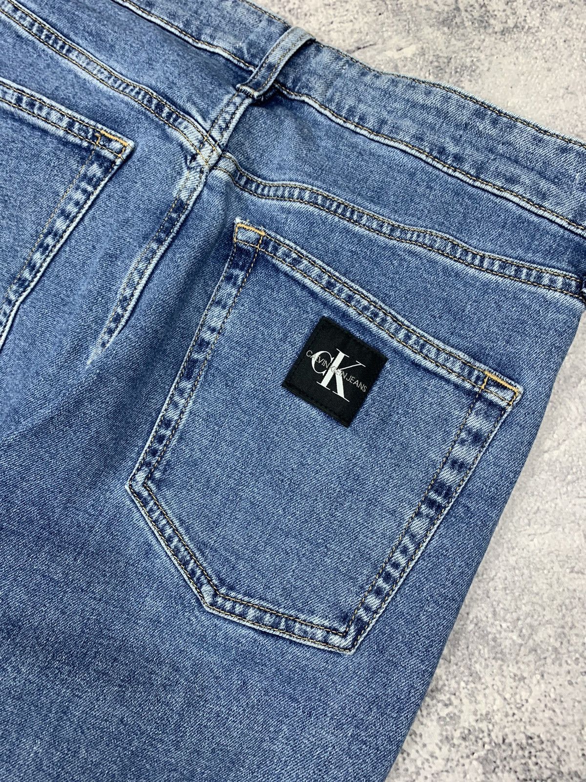Calvin Klein Calvin Klein Washed Blue Jeans Slim Taper Fit Size W32L30 Size US 32 / EU 48 - 4 Thumbnail