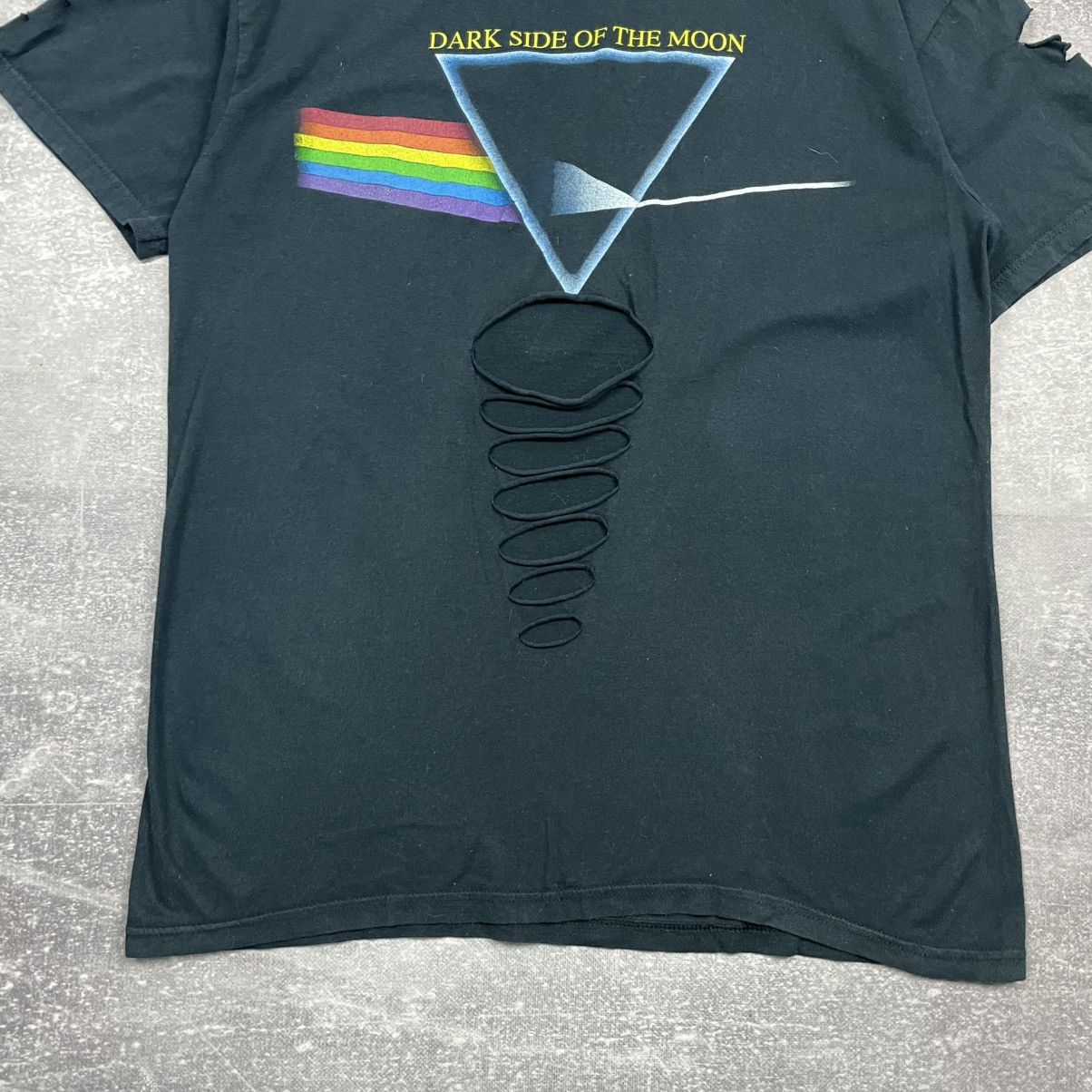 Band Tees Pink Floyd 2002 Dark Side of the Moon Distressed T Shirt Size US L / EU 52-54 / 3 - 11 Thumbnail