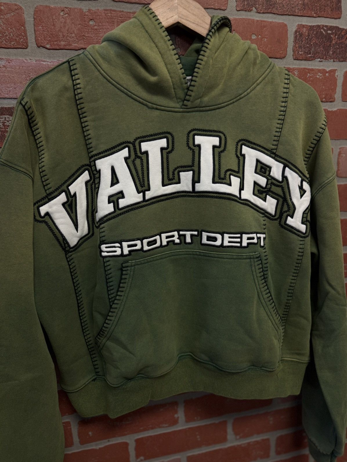 Vale Valley Green Pullover Hoodie Size Small (NEW) Size US S / EU 44-46 / 1 - 4 Thumbnail