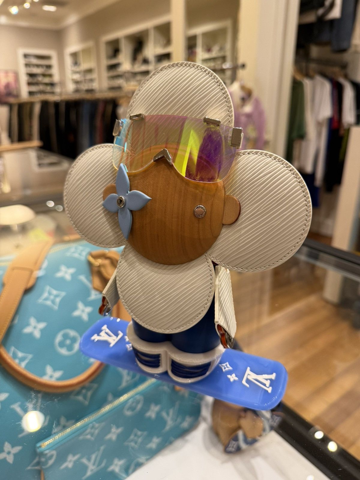 Louis Vuitton Louis Vuitton Snowboard Vivienne Figurine Size ONE SIZE - 1 Thumbnail