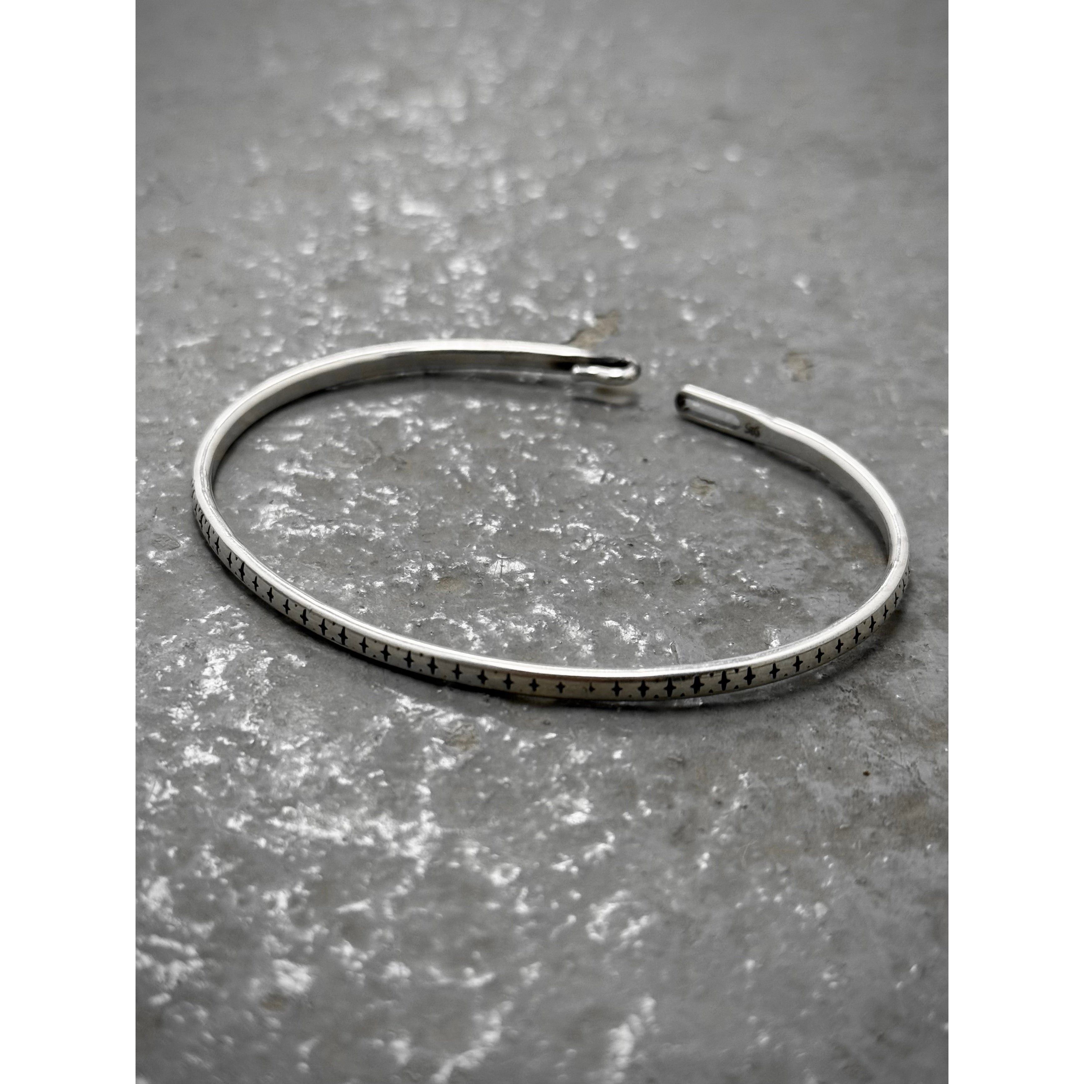 Werkstatt Munchen WERKSTATT:MÜNCHEN .925 Silver Cross Pattern Hook Bangle Size ONE SIZE - 1 Thumbnail