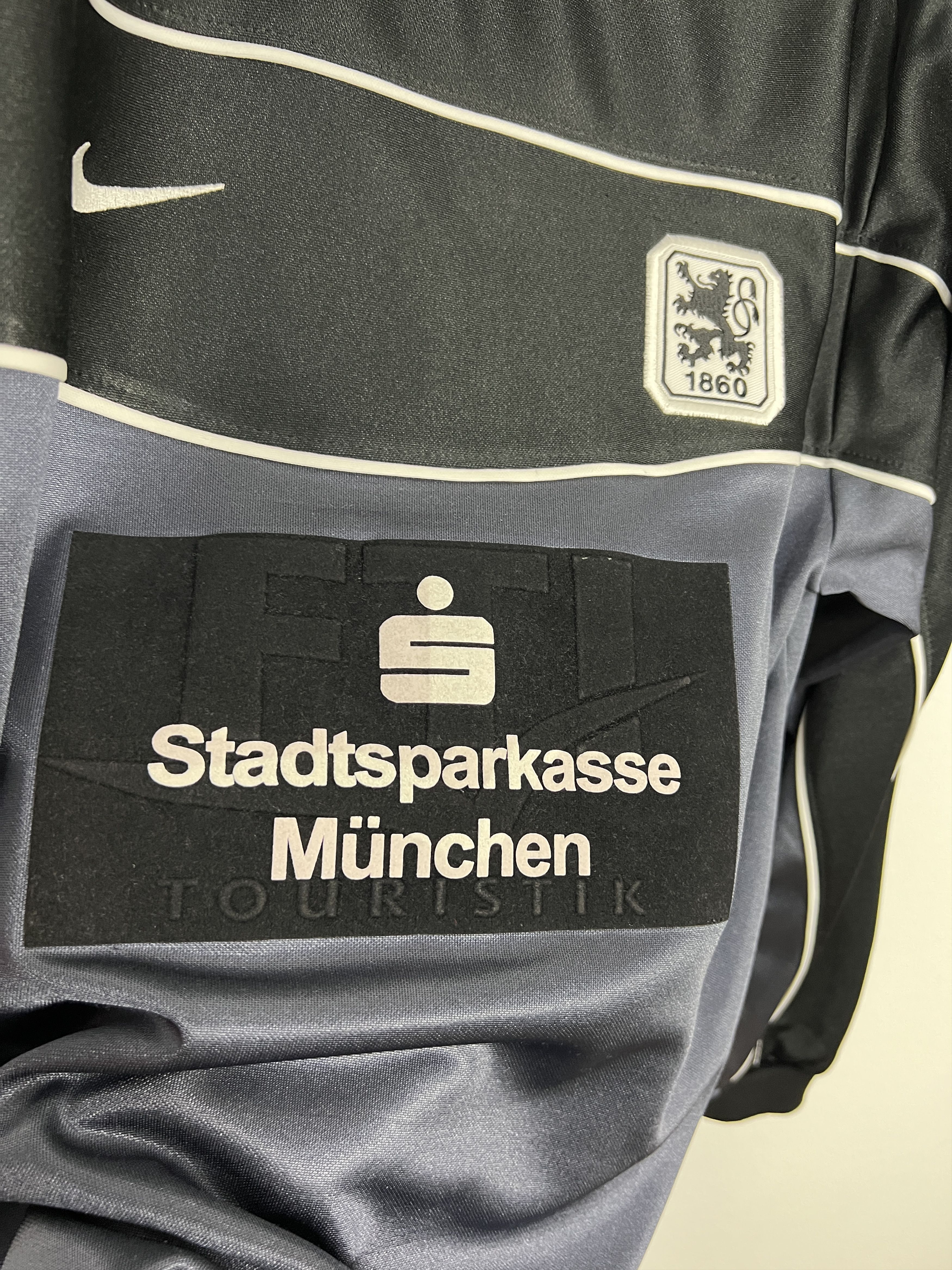 Nike 1860 Munich Special football shirt Goalkeeper Jersey Trikot Size US S / EU 44-46 / 1 - 4 Thumbnail