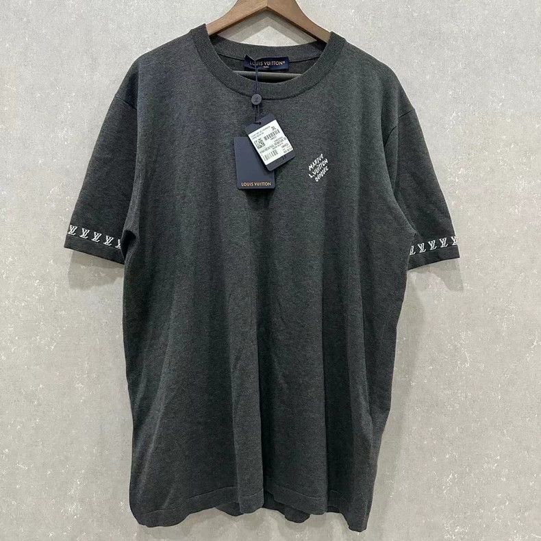 Louis Vuitton Louis Vuitton Cuff letter logo short sleeve Size US XXL / EU 58 / 5 - 1 Thumbnail