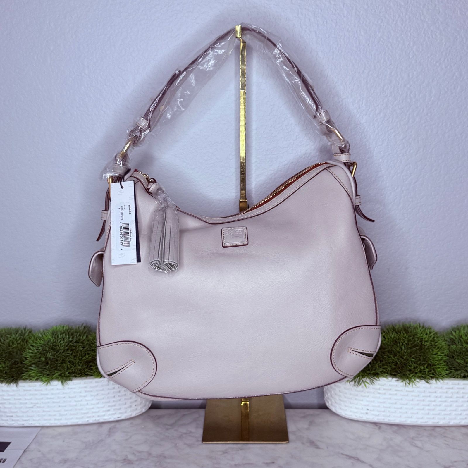 Dooney & Bourke Dooney and Bourke Florentine Side Pocket Hobo $528 Size ONE SIZE - 3 Thumbnail